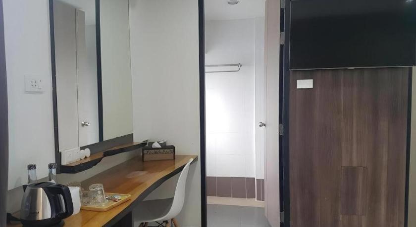 วีธรา บูธิคโฮเทล  Hotel อุดรธานี ภายนอก รูปภาพ